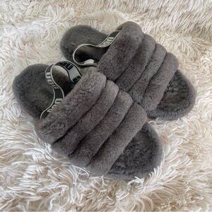 UGG Fluff Yeah Slide on Charcoal Grey Sheepskin Fur Sandals open toe Size 4